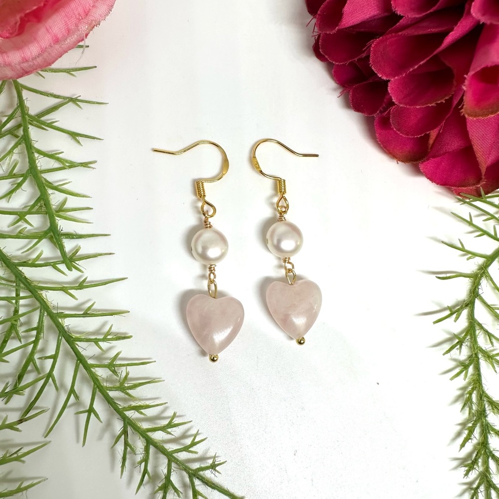 NEW⚜️Rose Quartz & Freshwater Pearl Heart Drop Earrings - Picture 2 of 6